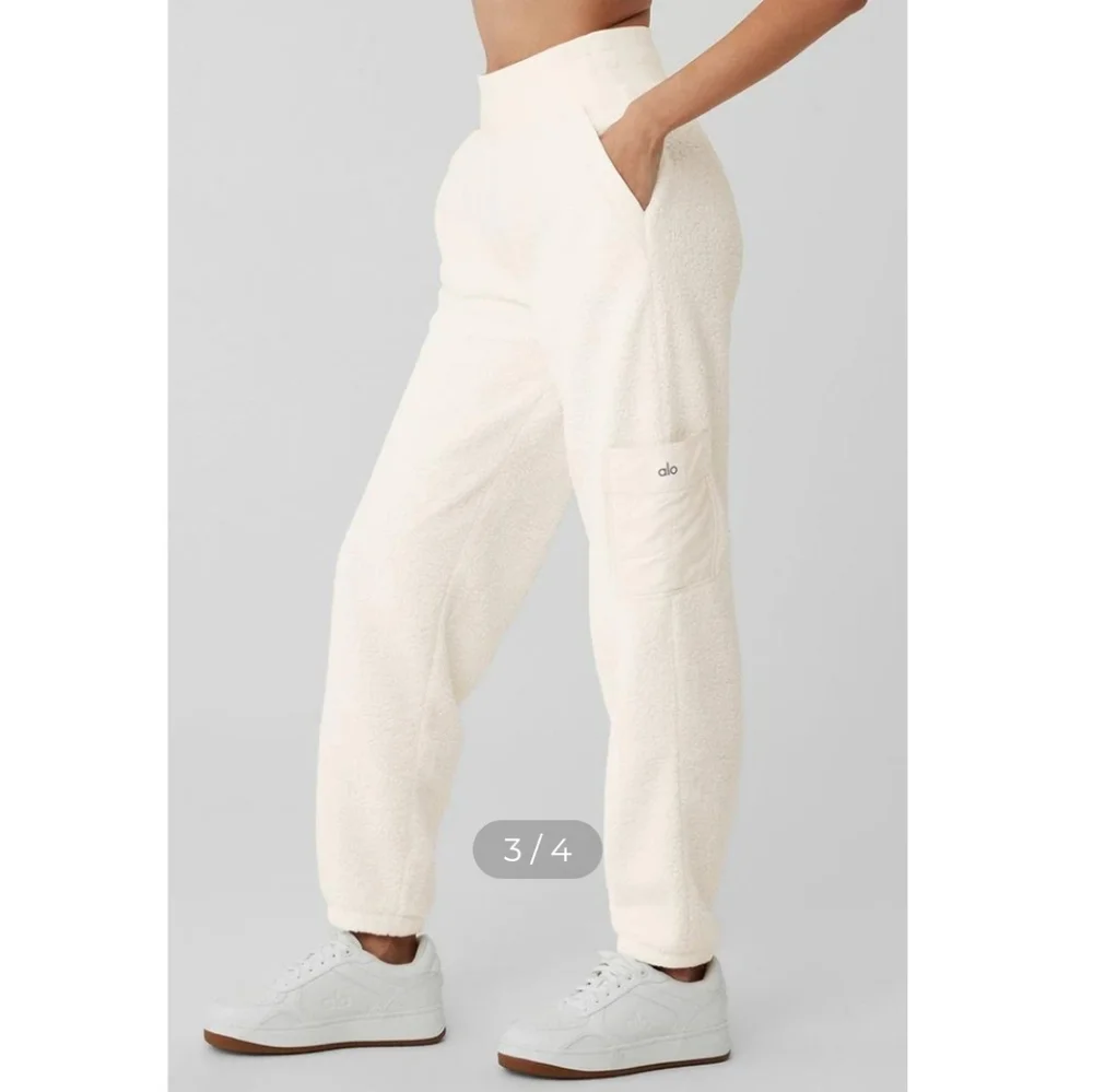 Alo Micro Sherpa High-Waist Solstice Sweatpants - Picture 2 of 6
